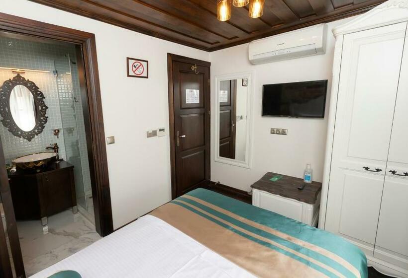 标准间, Marina Foça