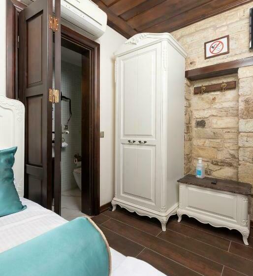 单人基本间, Marina Foça