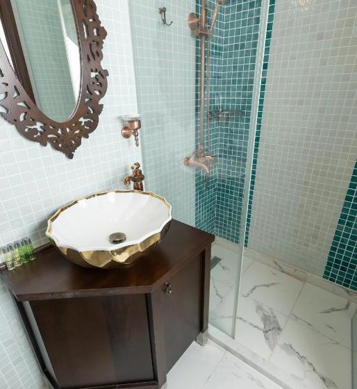 标准间, Marina Foça