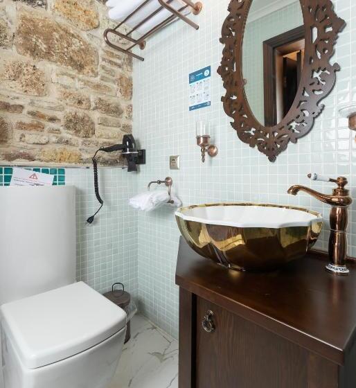 标准间, Marina Foça