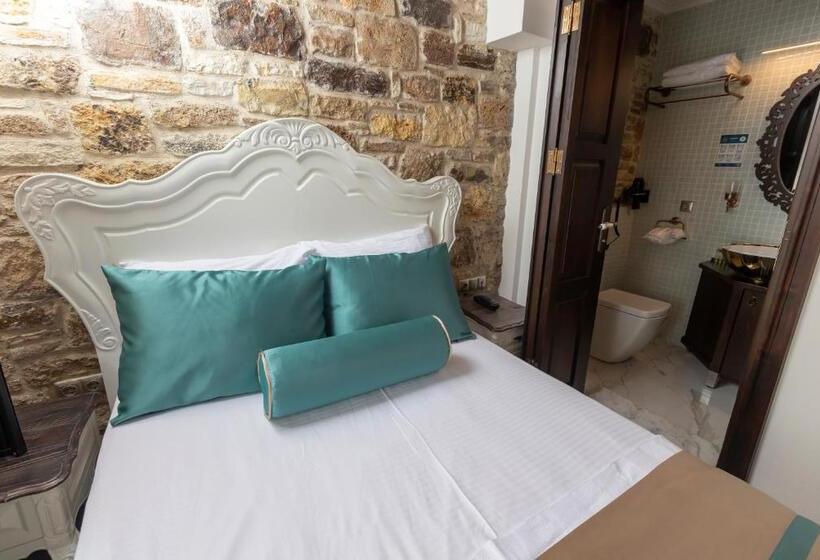 标准间, Marina Foça