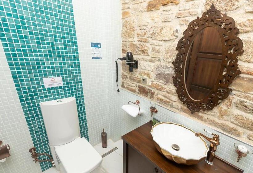 带大床的标准间, Marina Foça