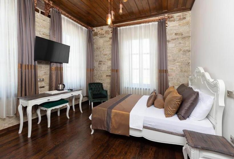 带大床的标准间, Marina Foça