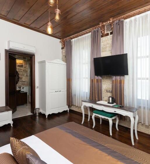 带大床的标准间, Marina Foça