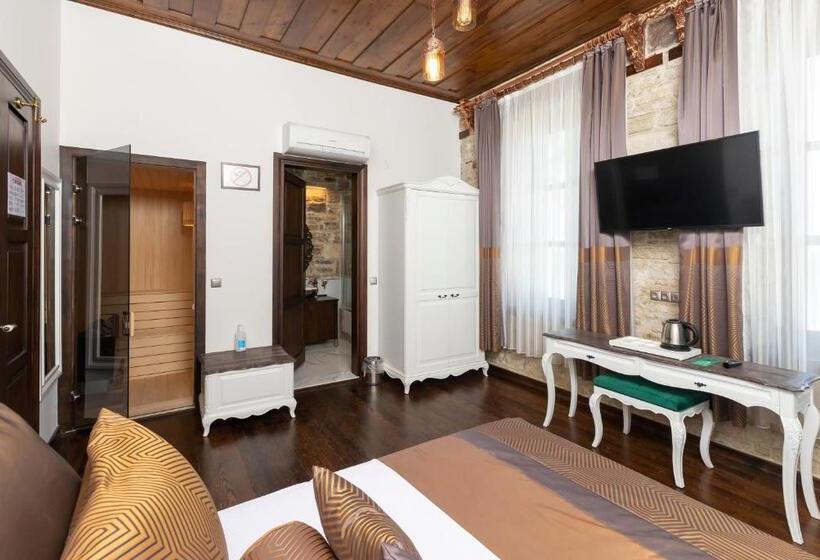 带大床的标准间, Marina Foça