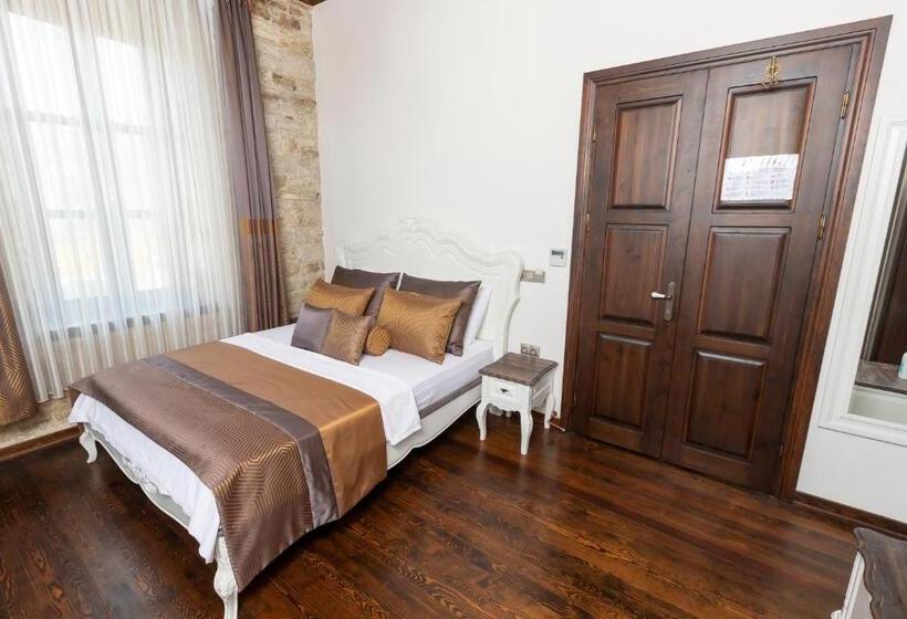 带大床的标准间, Marina Foça