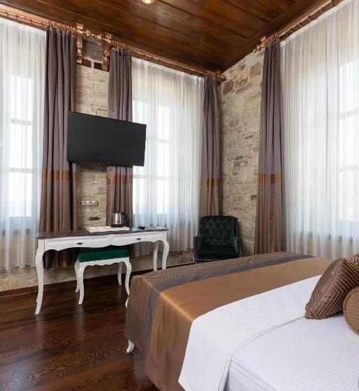 带大床的标准间, Marina Foça