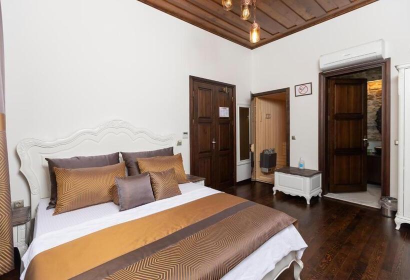 带大床的标准间, Marina Foça