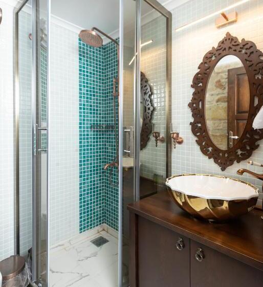 标准间, Marina Foça