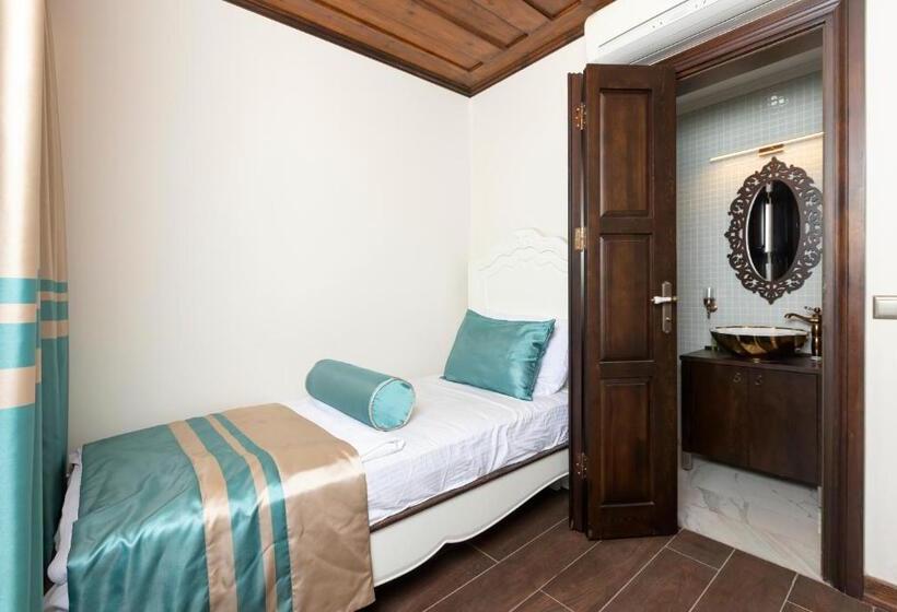 单人基本间, Marina Foça