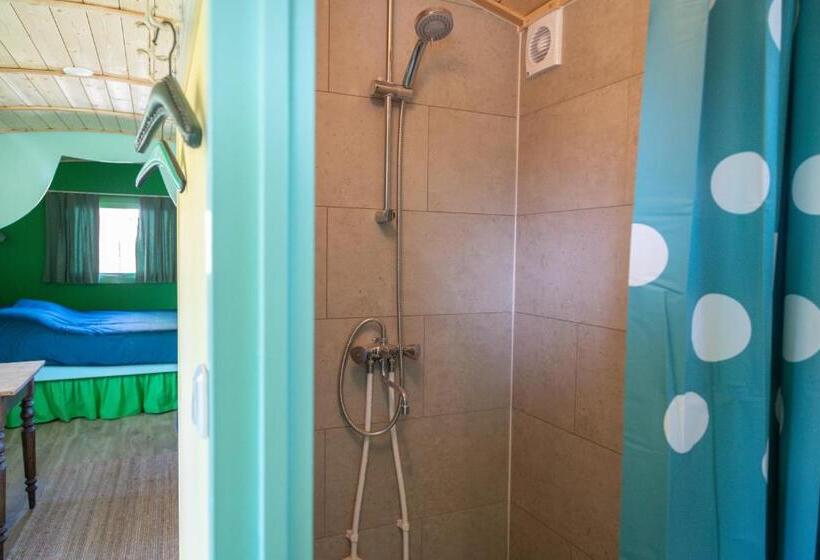 اتاق استاندارد با چشم‌انداز باغ, Shanti B&b