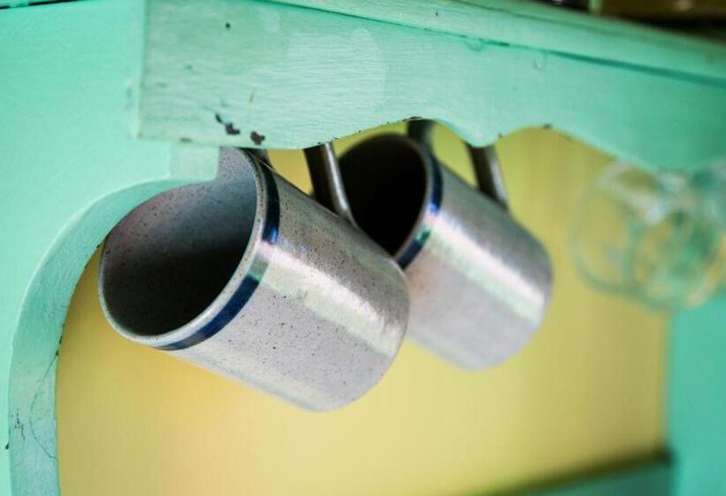 اتاق استاندارد با چشم‌انداز باغ, Shanti B&b