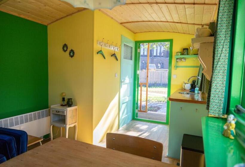 اتاق استاندارد با چشم‌انداز باغ, Shanti B&b