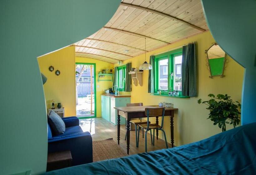 اتاق استاندارد با چشم‌انداز باغ, Shanti B&b