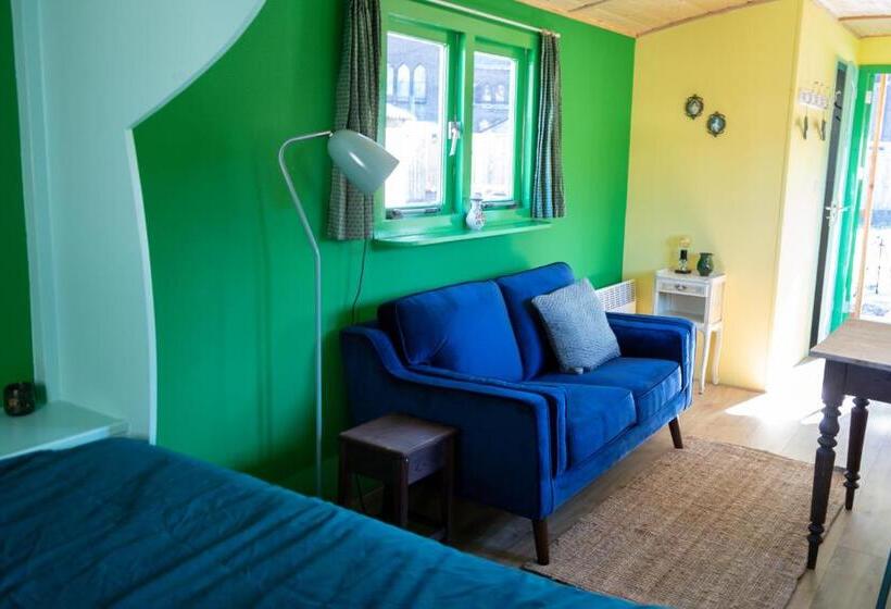 اتاق استاندارد با چشم‌انداز باغ, Shanti B&b