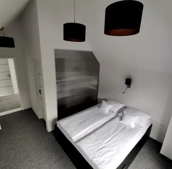 スタンダードインサイドビュールーム, 4 Seasons   House