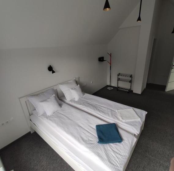 Номер Стандарт, 4 Seasons   House