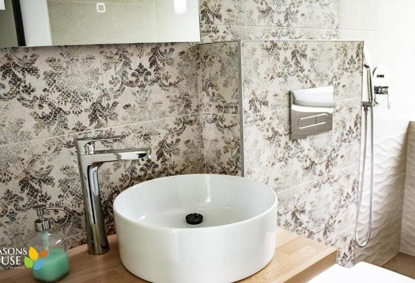 Номер Стандарт, 4 Seasons   House