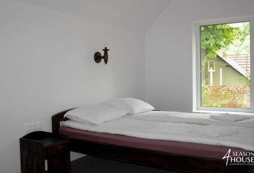 Номер Стандарт Вид на Сад, 4 Seasons   House