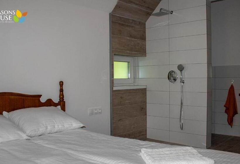 Номер Стандарт Вид на Сад, 4 Seasons   House