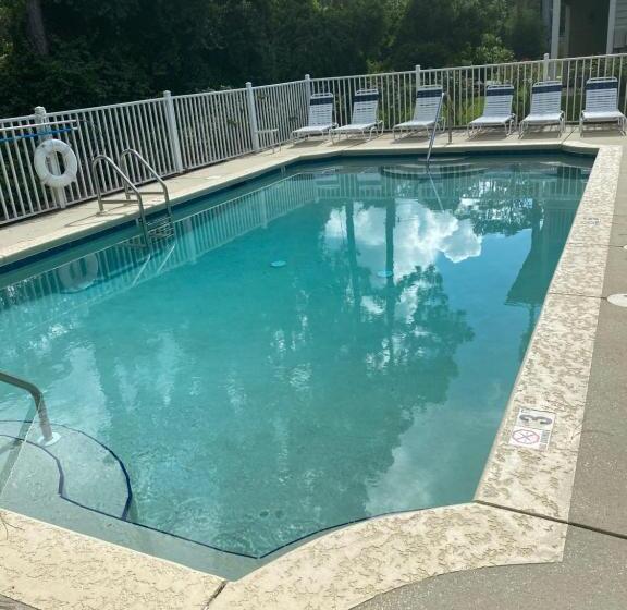 בית, 2 חדרי שינה, Condo W Pool Near Beaches, Dining, Shopping, Etc