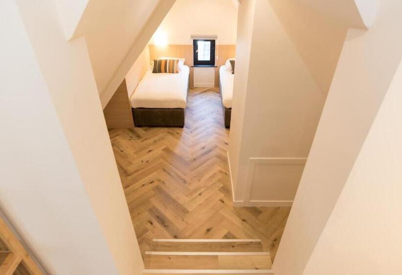 デラックスの4人部屋, Hof Van Holland