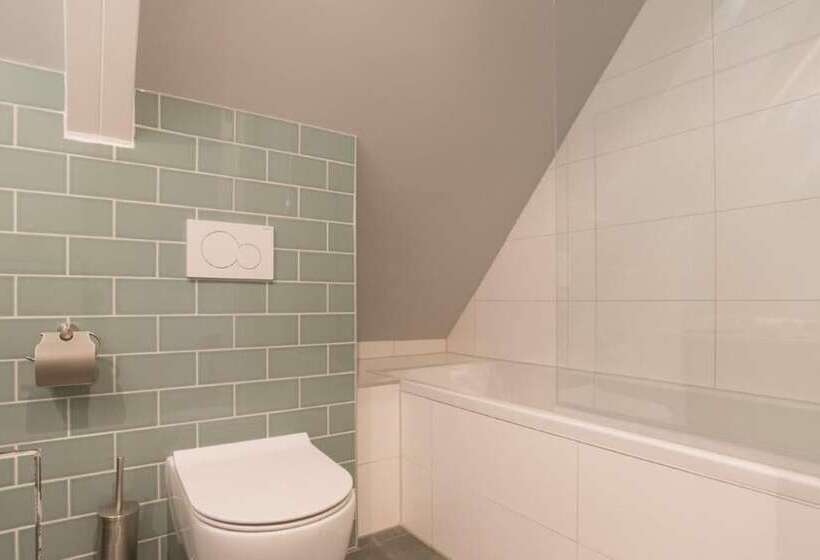 デラックスの4人部屋, Hof Van Holland