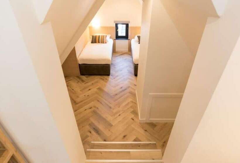 デラックスの4人部屋, Hof Van Holland