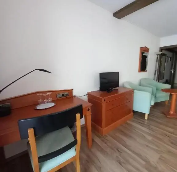 スタンダードトリプルルーム, Parkhotel Keck Castillo Del Bosque