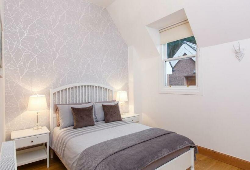 شقة غرفة واحدة, St Andrews House