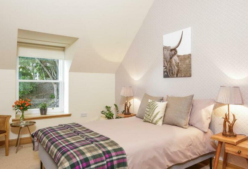 Номер Deluxe, St Andrews House