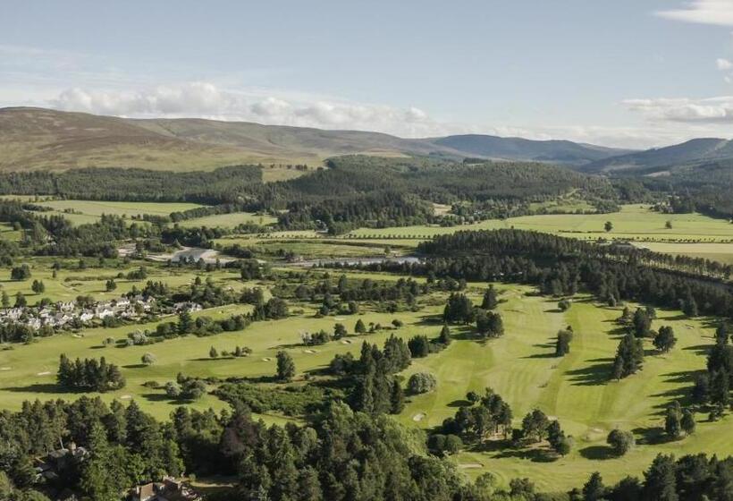 شقة غرفة واحدة, St Andrews House