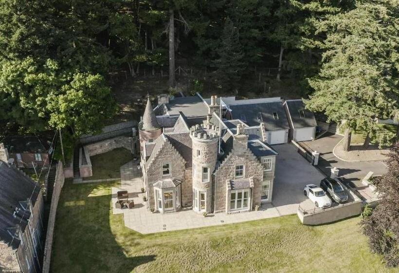 شقة غرفة واحدة, St Andrews House