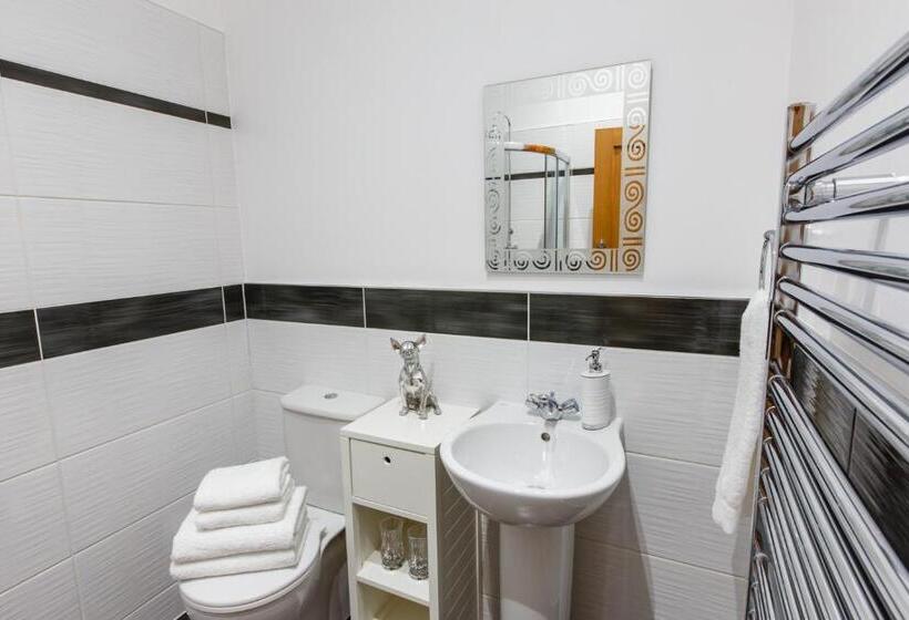 شقة غرفة واحدة, St Andrews House