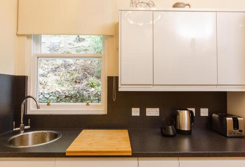 شقة غرفة واحدة, St Andrews House