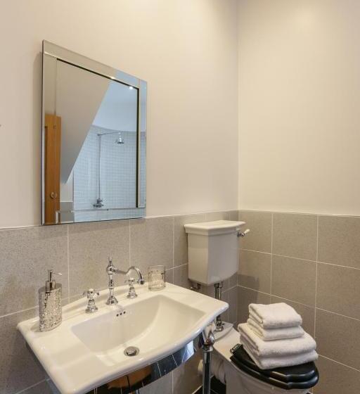 Номер Deluxe, St Andrews House