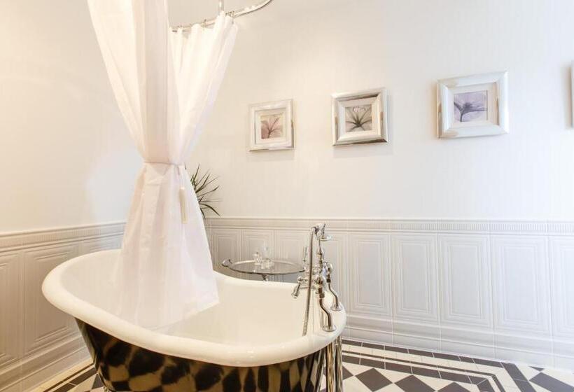 غرفة سوبيريور سرير كينج, St Andrews House