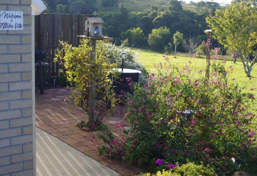 إستوديو قياسى ذو إطلالة, La Dolce Vita