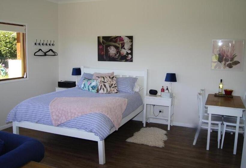 إستوديو قياسى ذو إطلالة, La Dolce Vita