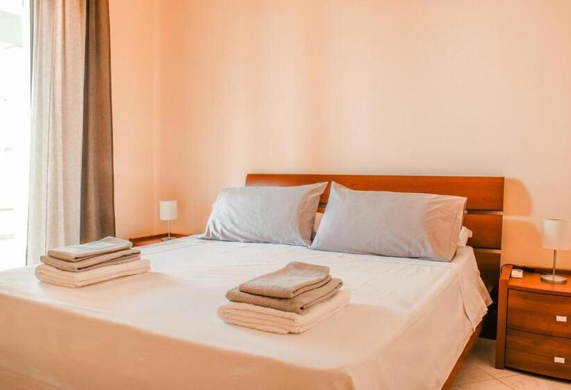 带1个卧室的带阳台的公寓, Magna Grecia B&b E Appartamenti