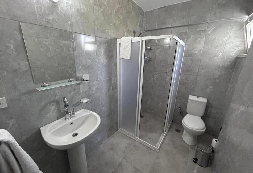 Quarto Estandar, Paradise House