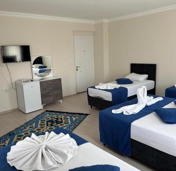 Quarto Familiar, Paradise House