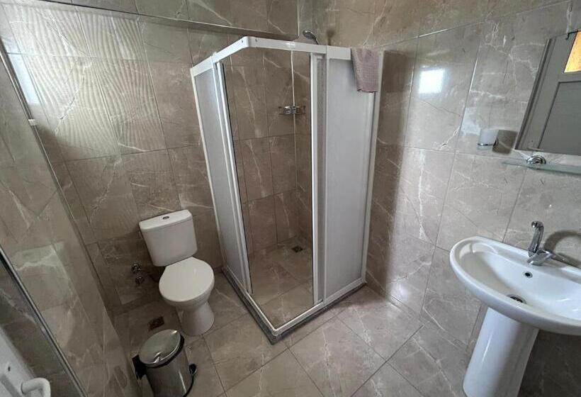 Quarto Deluxe, Paradise House