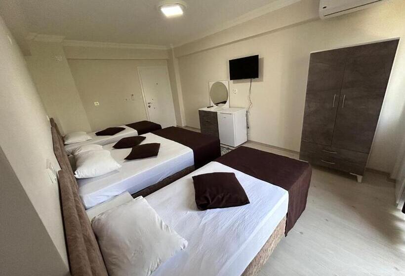 Quarto Quádruplo Estandar, Paradise House