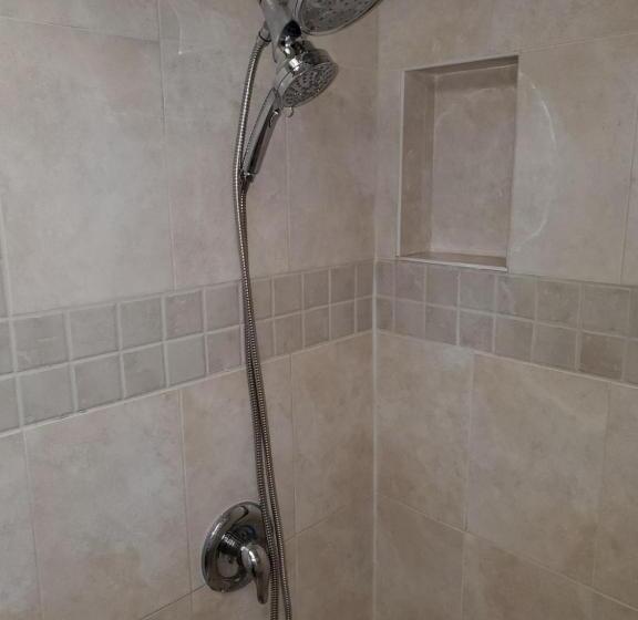 شقة غرفة واحدة, The Monterey Beach Resort