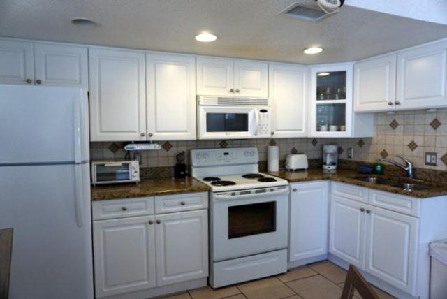 شقة غرفة واحدة, The Monterey Beach Resort