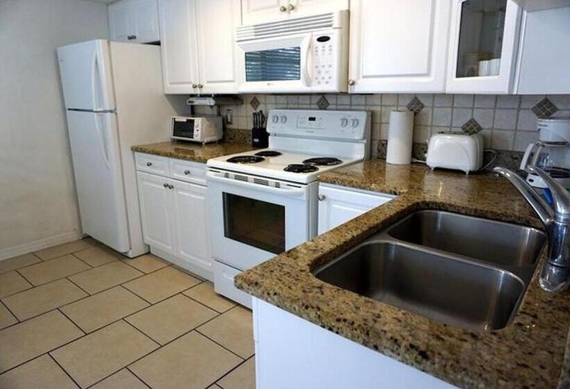 شقة غرفة واحدة, The Monterey Beach Resort