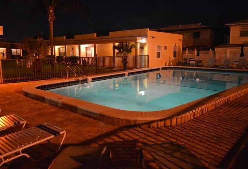 شقة غرفة واحدة, The Monterey Beach Resort