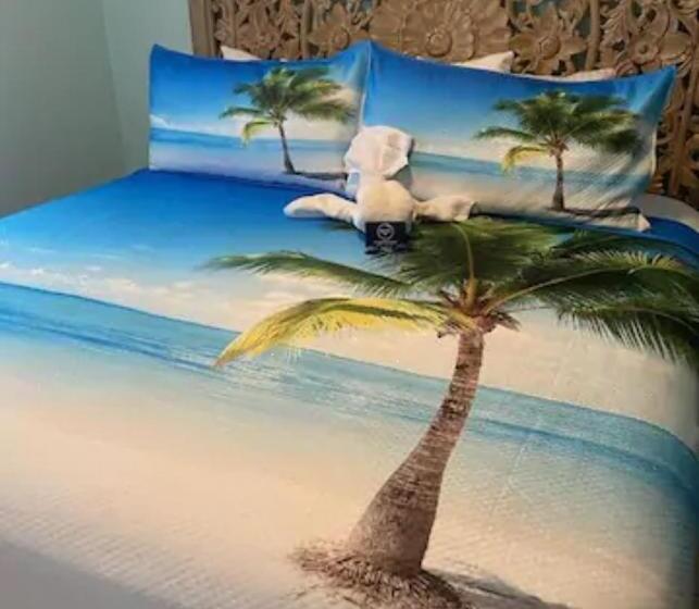 شقة غرفة واحدة, The Monterey Beach Resort