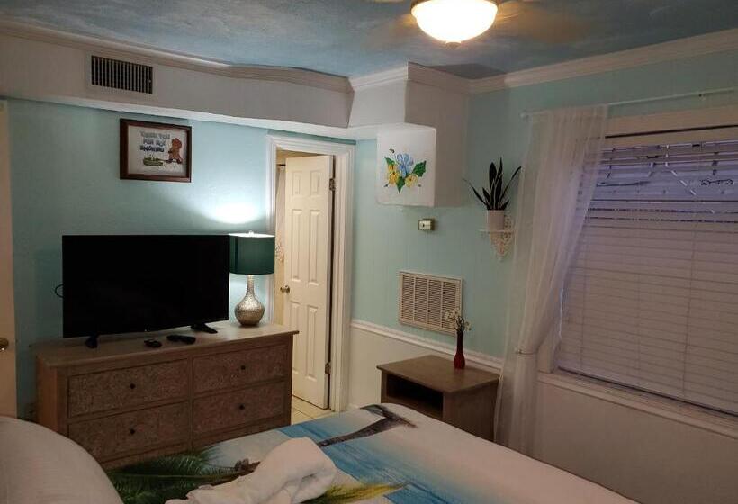 شقة غرفة واحدة, The Monterey Beach Resort